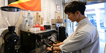 LUSH-COFFEE Roaster & Laboratory